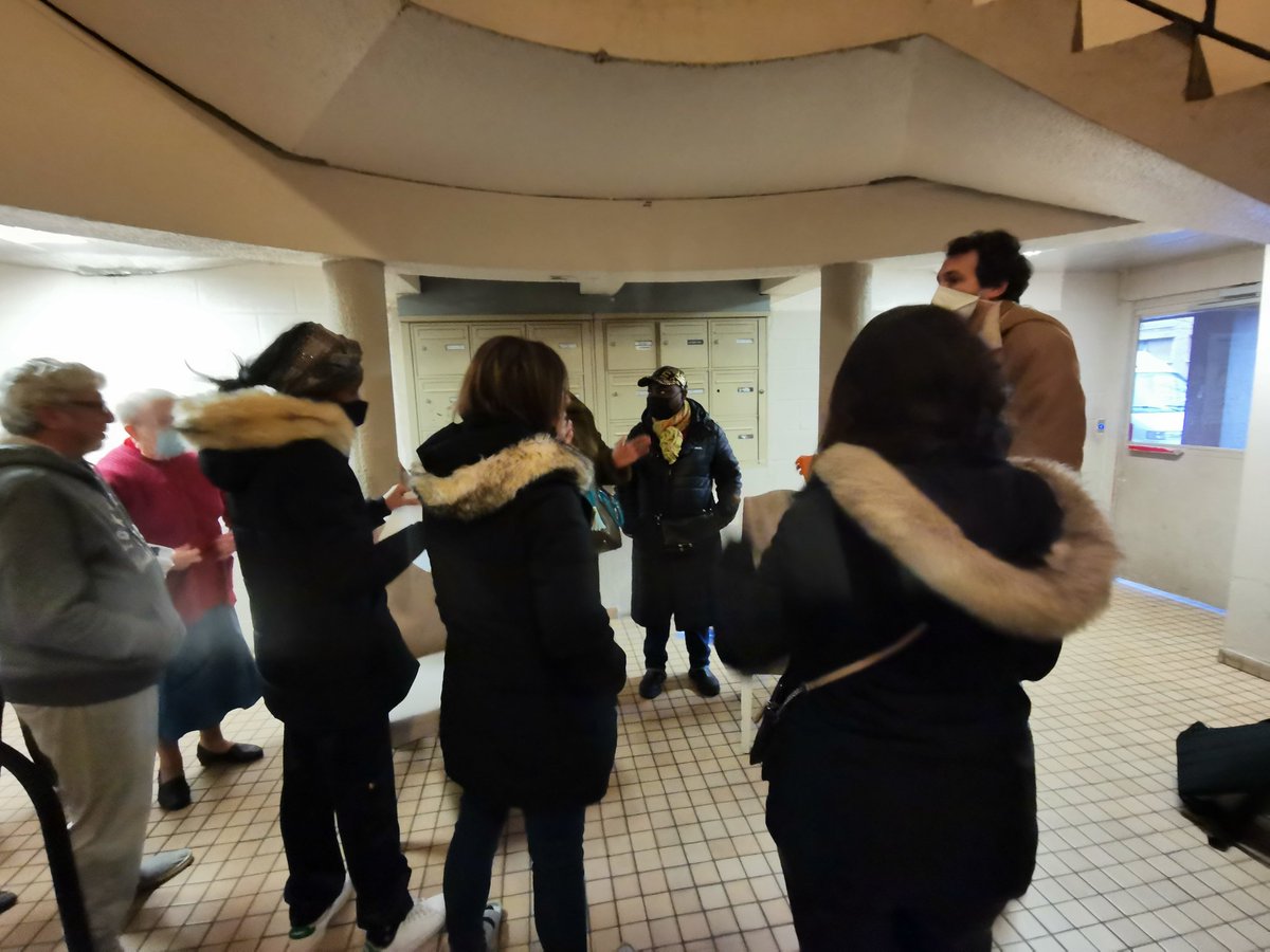 A #Aubervilliers, rencontre avec les habitants de l'allée Grosperrin qui font face à une infestation de punaises de lit. J'ai interpellé <a href="/AuberOPH/">OPH_Aubervilliers</a> et continuerai à relayer leurs revendications auprès des pouvoirs publics. Cette situation est intolérable.