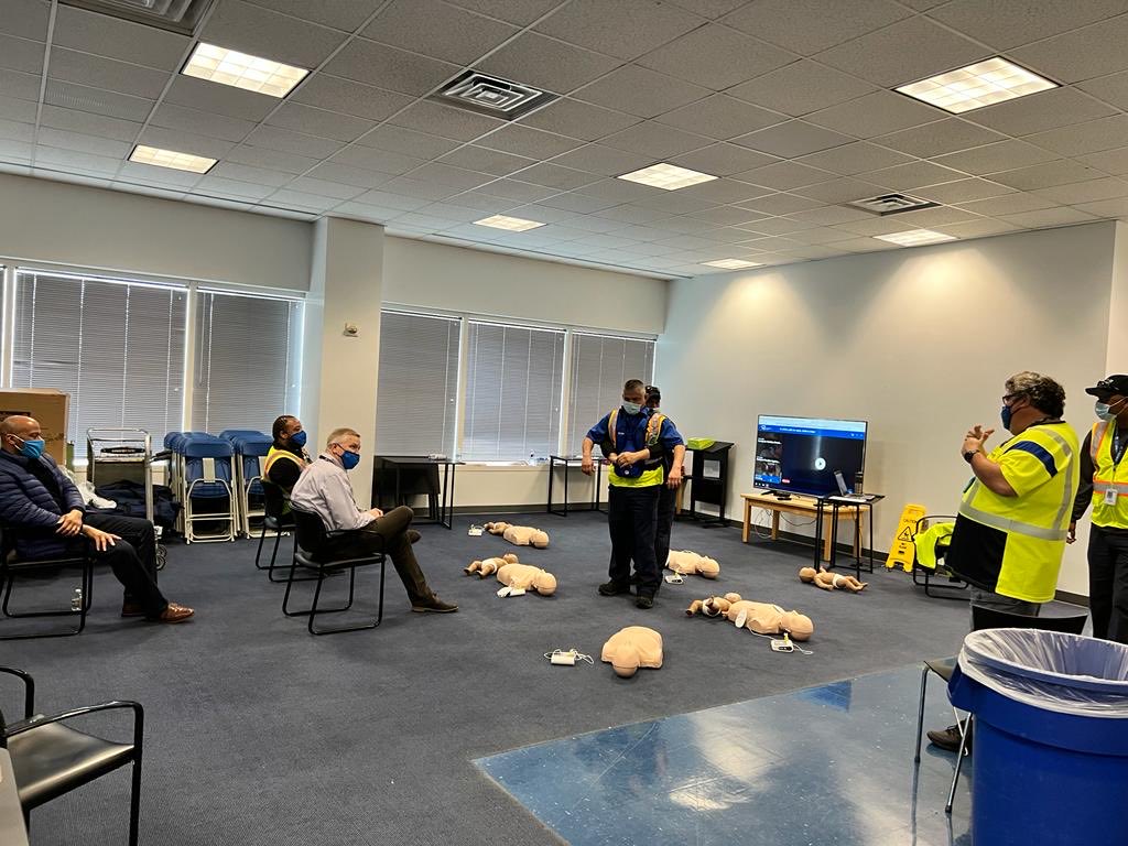 IAHAO Safety - CPR/AED Training, Confidence in an emergency situation makes a huge difference! ⁦@weareunited⁩ ⁦@BEINGUNITED1⁩ ⁦@AOSafetyUAL⁩ ⁦@JohnK_UA⁩ ⁦@philgriffith63⁩ ⁦@AntwonWarden⁩