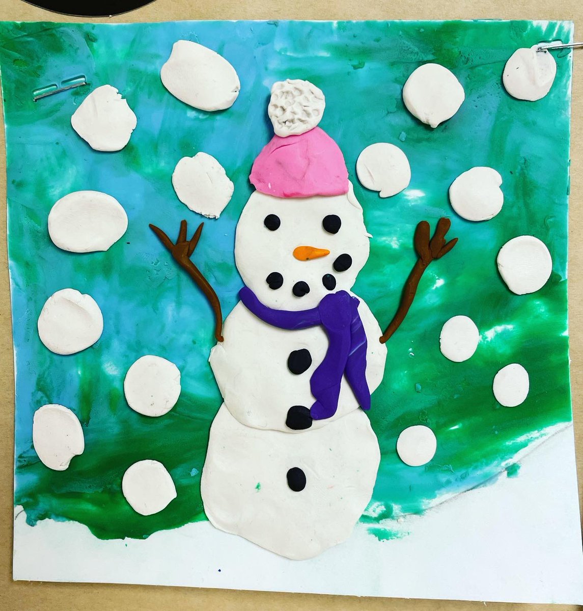 JennicaDrake's tweet photo. MISSING! Can you believe how cute and creative these snowmen are? We were inspired by @barbreidart to make our own plasticine masterpieces. Help find our missing snowmen through our descriptive writing posters! Then check out Perfect Snow by Barbara Reid! @ugdsb @SalemPS https://t.co/7PBHpXhK18