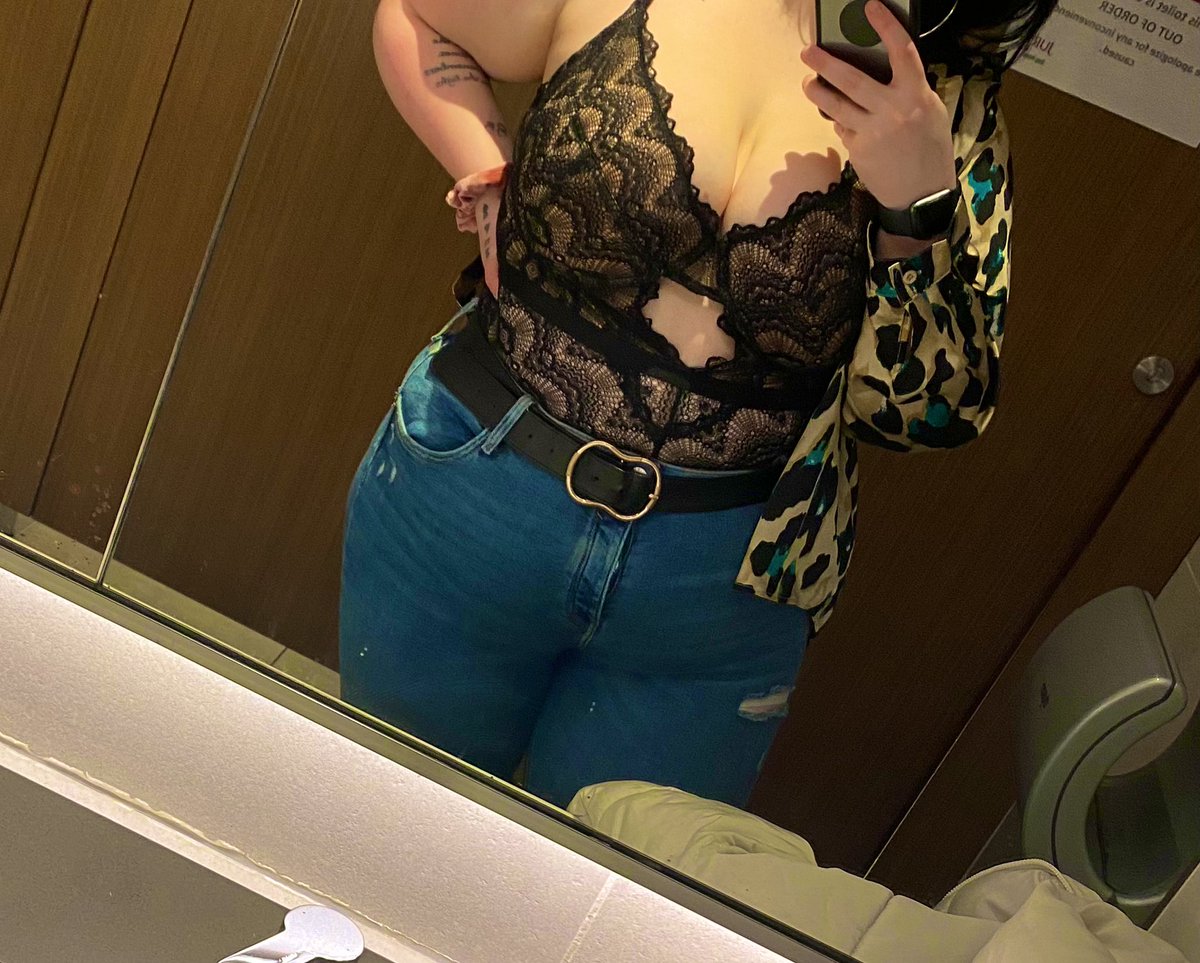 DeCM__'s tweet photo. this lace bodysuit is my favourite thing to go out in recently🤷🏻‍♀️ https://t.co/EPSnq9MngD