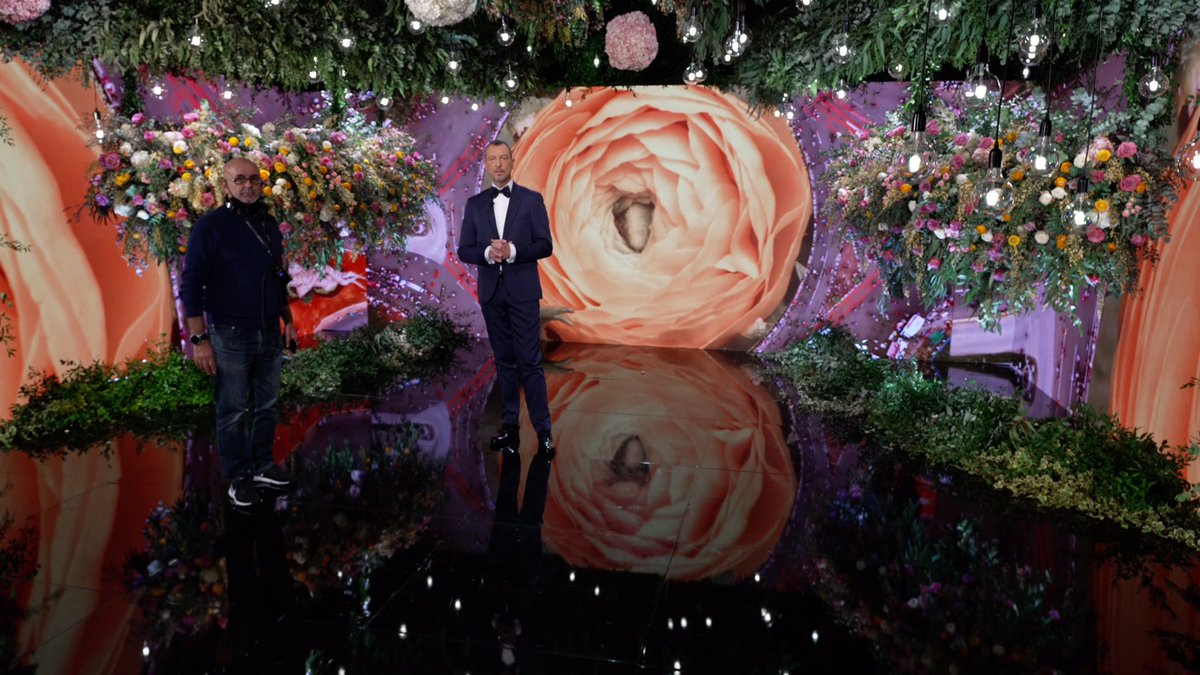 PPellizzieri's tweet photo. Grazie Amadeus, professionista impeccabile,  #RaiPubblicità @Eni (Plenitude), #GruppoEventi. Che soddisfazione vederlo in onda su @RaiUno #Sanremo2022 https://t.co/FcDMcy6sk6