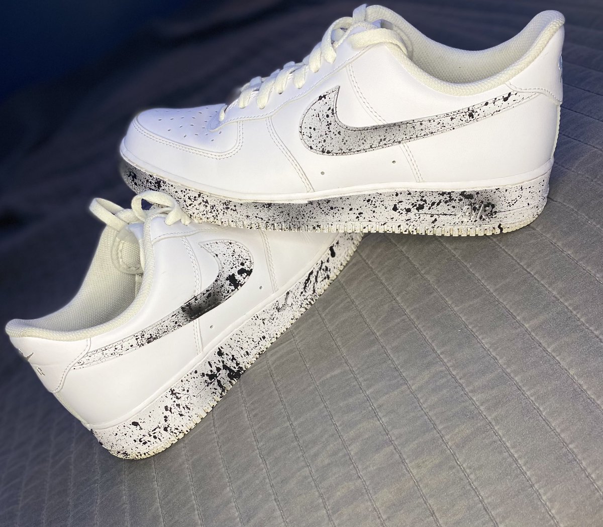 Carl_monroe3's tweet photo. Let me know what y’all think and hit me up for customs on here and insta @Carl_monroe3 #customshoes #customairforce1s #shoesoftheday #goducks https://t.co/XOjuYGiXxJ