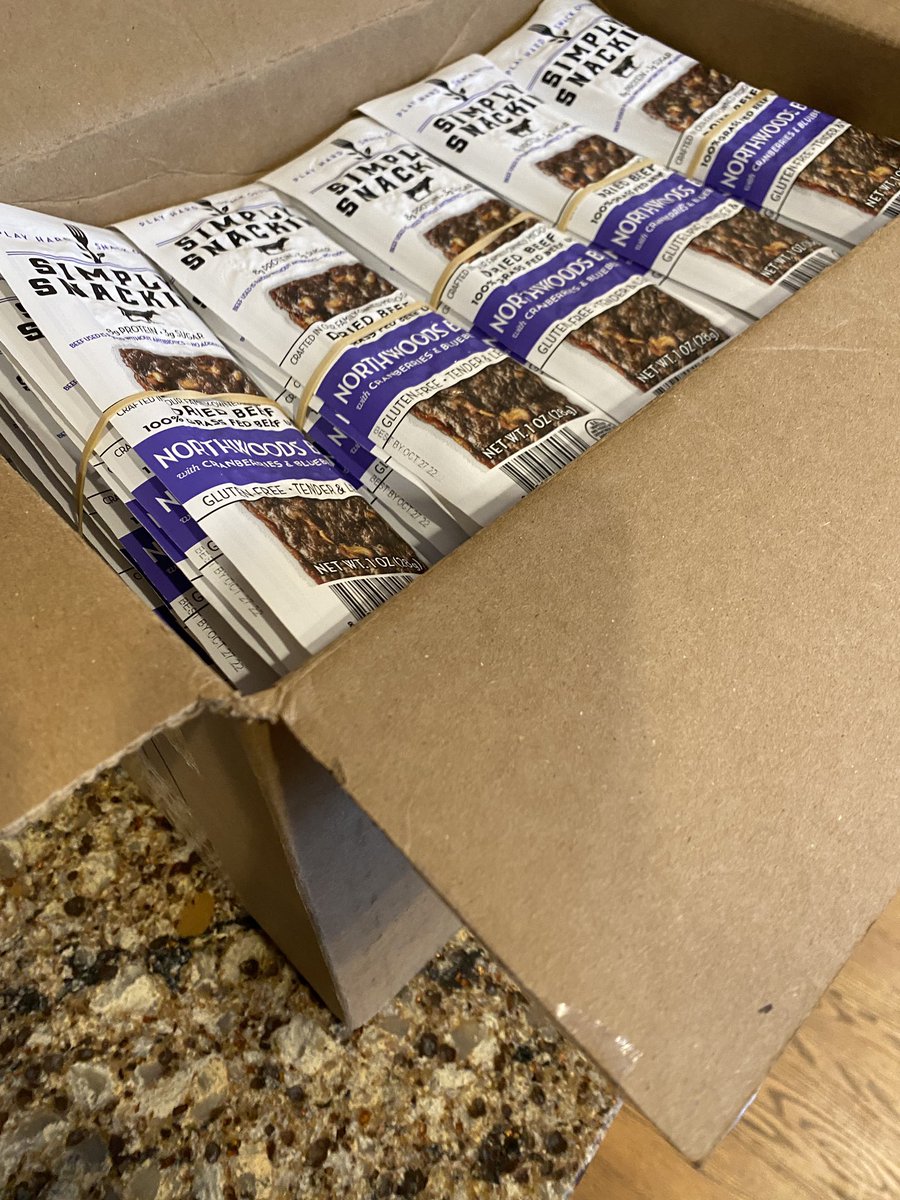 frmr_carb_lover's tweet photo. Most delicious delivery ever!! Thank you @SimplySnackin and @LifesBestMed. You make a perfect pair! And this came just in time for our crazy snowstorm on Thursday. #playhardsnackoften #lowcarbtreats #lifesbestmedicine https://t.co/Yw7Izpoli9