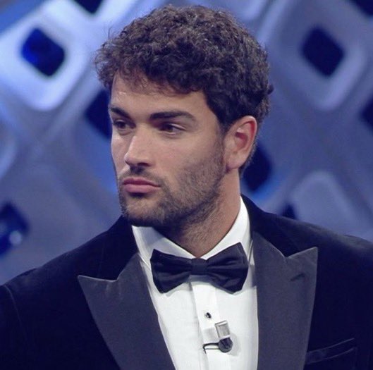 noeemisimone's tweet photo. “perche stai seguendo sanremo con così tanto interesse?” 
io: 
#Sanremo2022 https://t.co/Aa7ZQ3EMzx