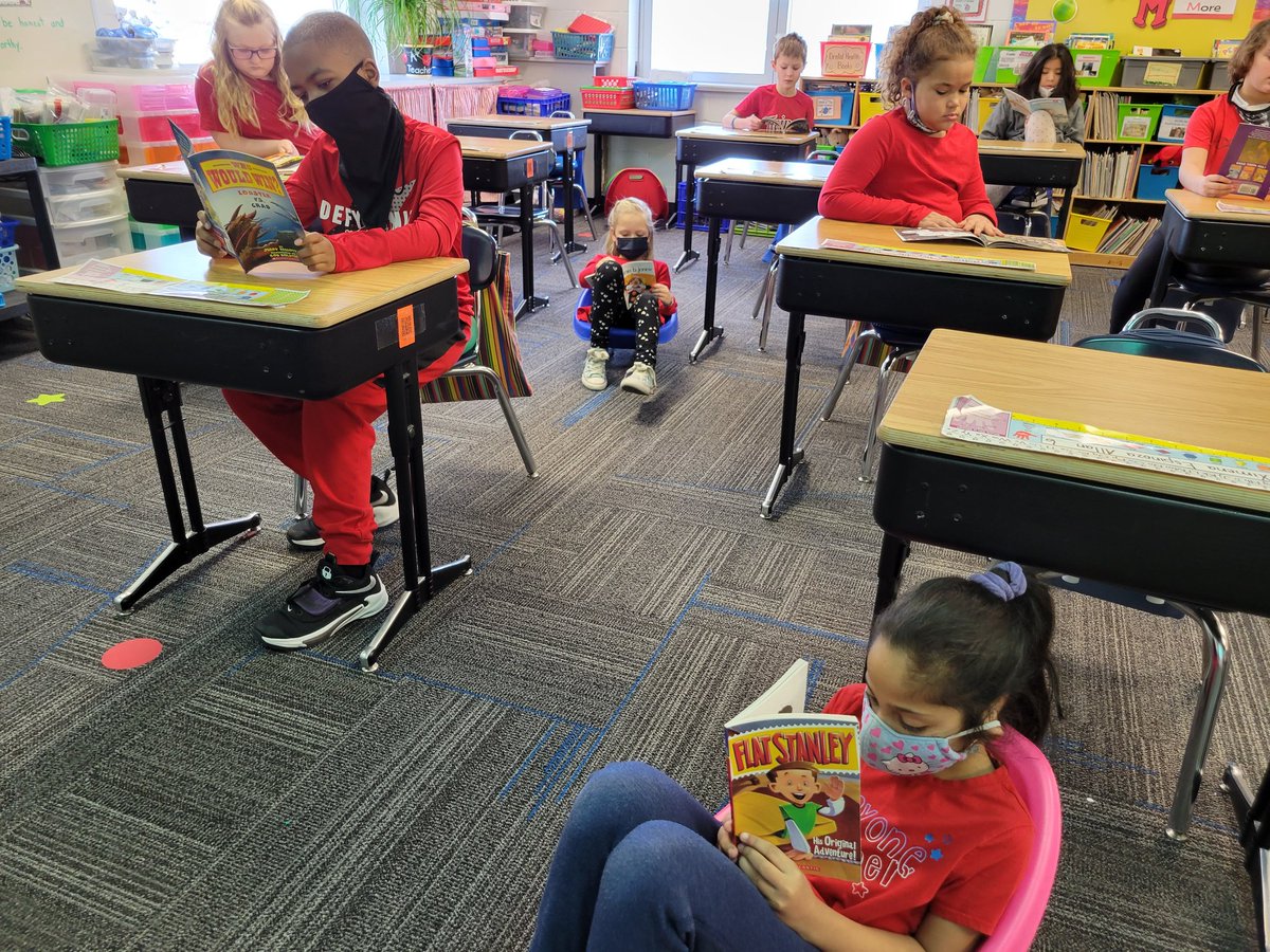 LauraPeckKM's tweet photo. We kicked off I Love to Read Month today! Thanks @kmespta for generously donating books to all students. They were so excited to pick out and read their new books! โค๐ @KMElem #ILoveToRead2022 #RedPodReaders https://t.co/OW9QB4UNwD