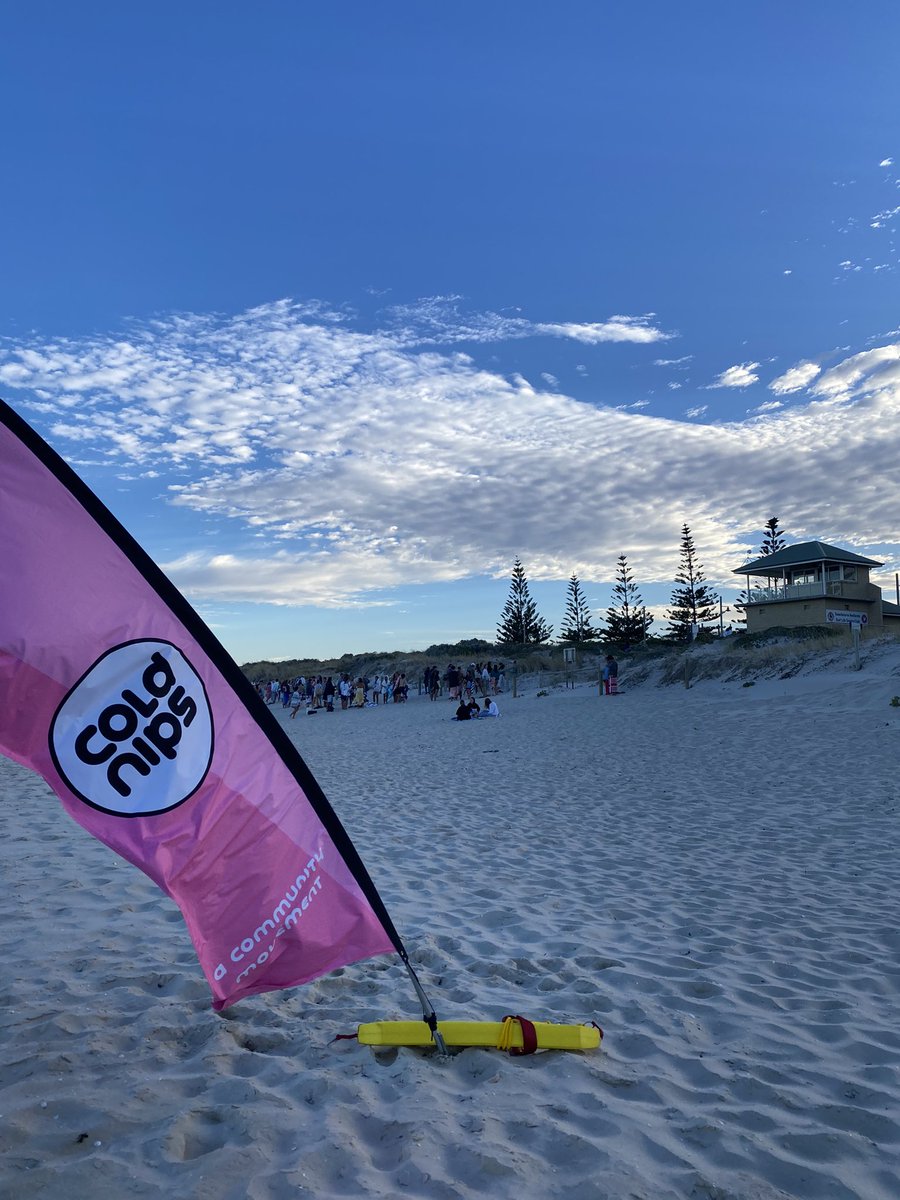 EmmaScanlan's tweet image. Fresh a.m at Swanbourne beach. #coldnips