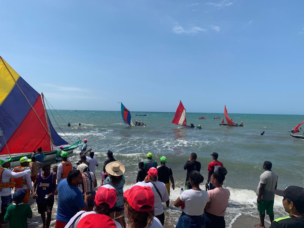 Dimarcolombia's tweet photo. Continuamos comprometidos con la seguridad  y el desarrollo de las actividades marítimas de las agremiaciones de pesca artesanal. 🎣 #SomosDimar https://t.co/LmAZQyQCqK