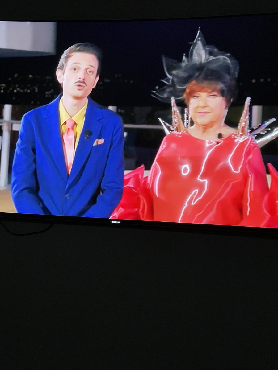 SGisonna's tweet photo. Da Sanremo a Carnevale è un attimo #Sanremo2022 https://t.co/UZkDHLdblR