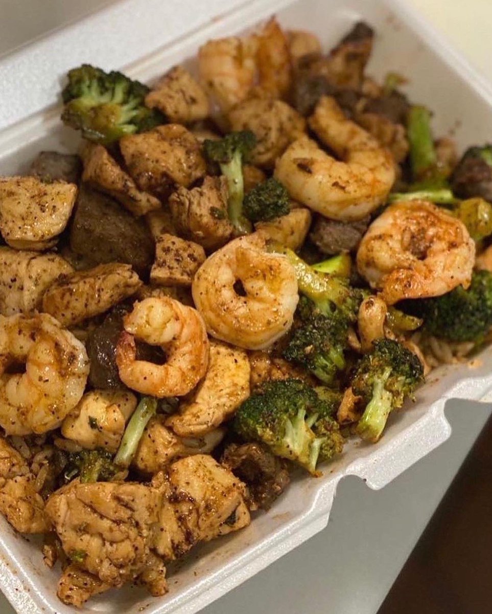 Tonight’s menu starting at 6:30!!! Please RT and share for your chance to win a FREE meal!!!
(Must be following to win)

I think I want to give out 5 FREE meals tonight 🤔 if this gets 35 RTs I will!!