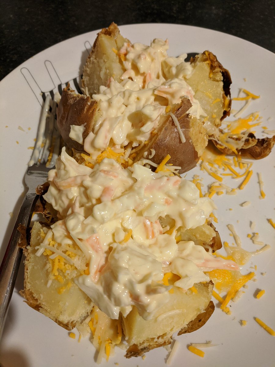 _veganayrto's tweet photo. It may look a mess but not had jacket spud with cheese and coleslaw in years ๐ #vegan https://t.co/BJ8Ok8pxQ5