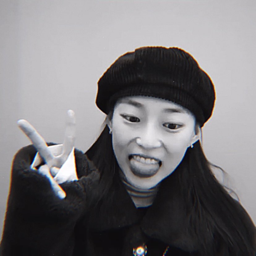 yeeunzip's tweet photo. she is everything actually https://t.co/MiVlMk02yV