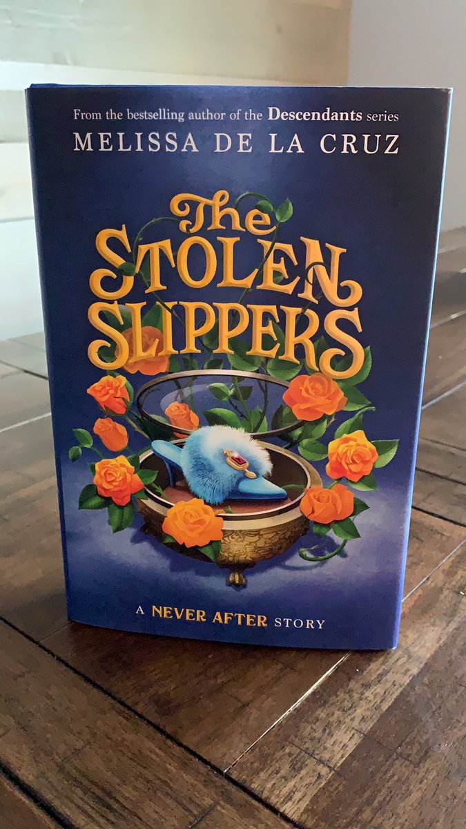 RachelTheWriter's tweet image. Happy new book day! We have a strict spreadsheet going on who in our house gets the book and for how long. In retrospect we should have bought 4 copies 🤣 #mg #BookLover @MelissadelaCruz