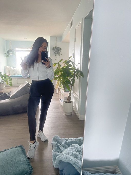 Watch Lela Star's leaked NSFW photo on TwXstars