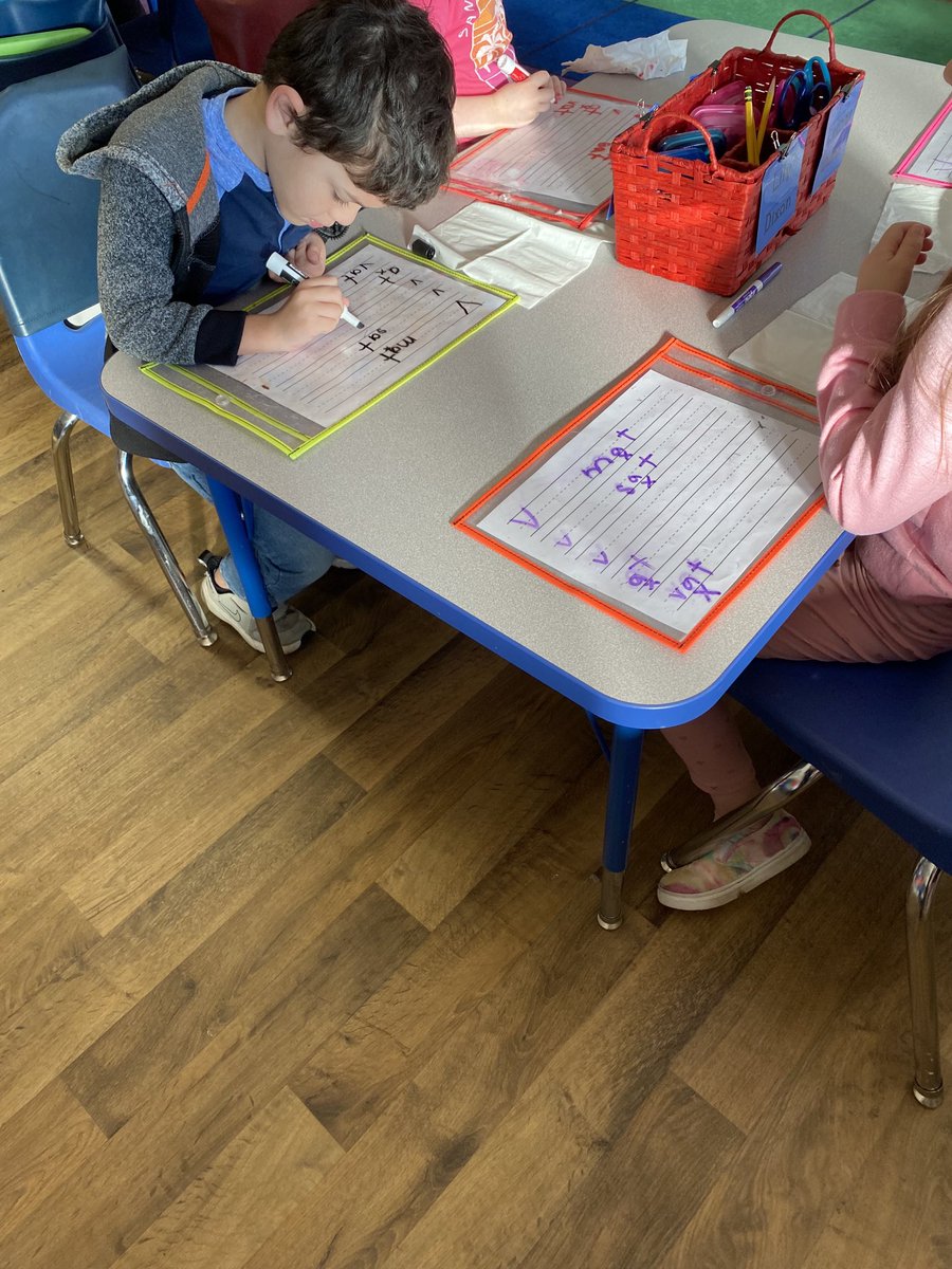 Teamwork! Side by side teaching &amp; explicit instruction happening ⁦<a href="/Csk8_school/">Cold Springs K-8</a>⁩! #student centered #SoR #literacy liberates ⁦<a href="/Alabama_Reading/">ARI / The Alabama Reading Initiative, ALSDE</a>⁩ ⁦<a href="/AlabamaAchieves/">Alabama State Department of Education</a>⁩ ⁦<a href="/CCBOEAL/">Cullman County Schools</a>⁩