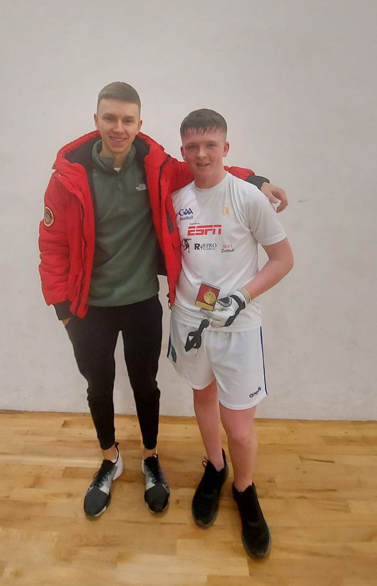 County Champion 🏆
Well done to Ryan Gillick (representing Lahorna Handball Club) who claimed the Tipperary 40 by 20 Handball title this evening in Carrick on Suir. He is pictured here with his handball coach Rory Grace. Well done Ryan on a fantastic win!