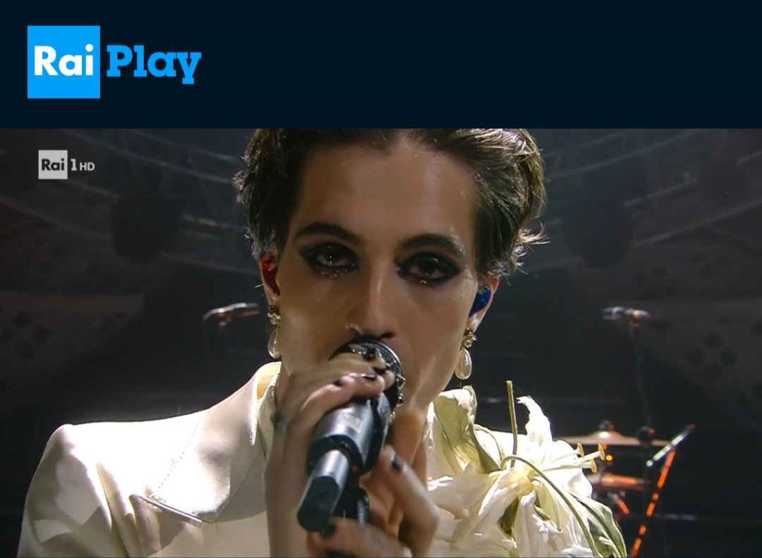 Lo ammetto: quest'anno ero un po' distratta, ma ascoltare per caso #Coraline dei <a href="/thisismaneskin/">MåneskinOfficial</a> mi ha riportato sulla retta via. #Sanremo2022