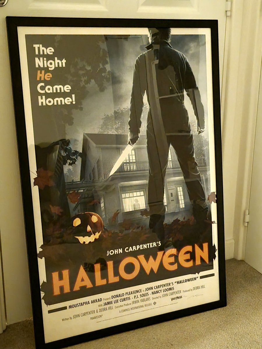 Finally got my @Cakes_Comics @VicePressNews Halloween print framed by @maxspielmann. Looks absolutely stunning. So happy to say im one of the lucky ones who has one!!!