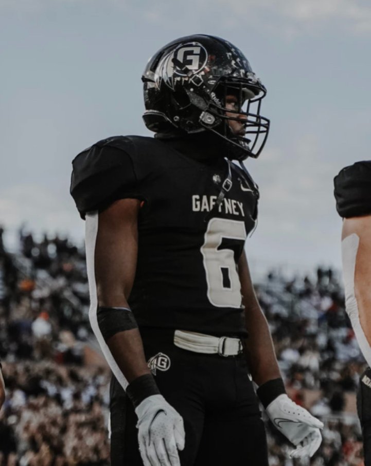 edt5_'s tweet image. 110% COMMITED💜💛 @GaffneyFootball @GaffneyStrong @kevinJking4 #111222