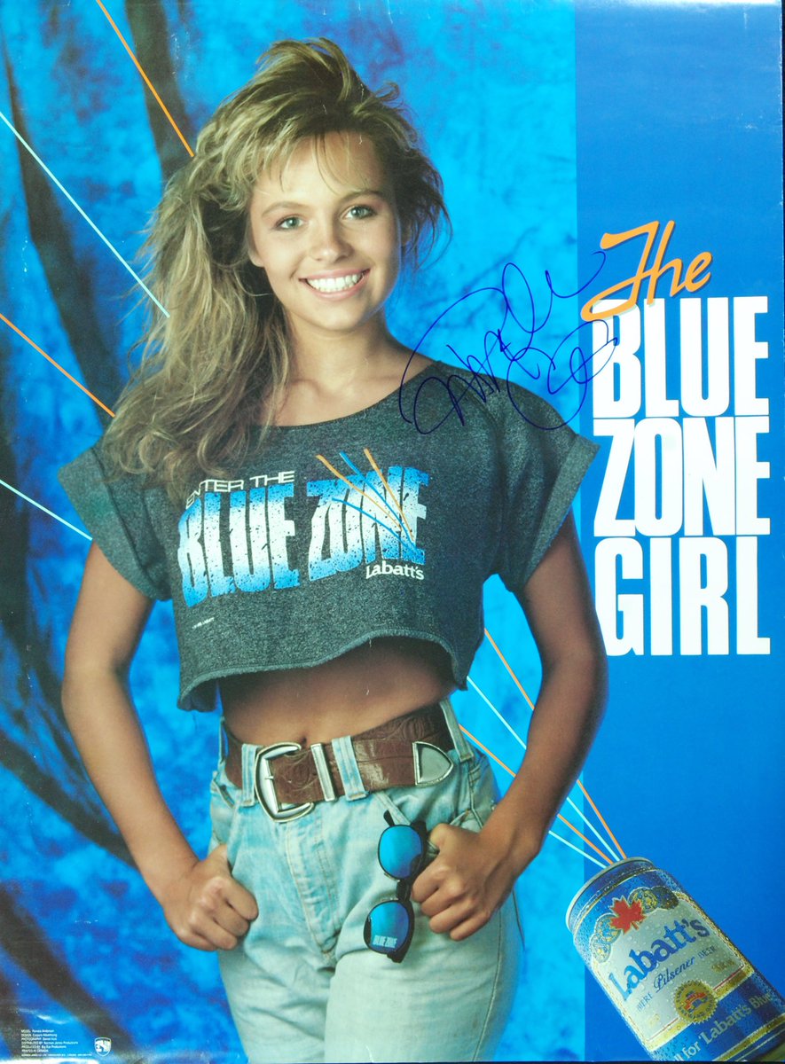 EricoTheriault's tweet photo. I just came back! To say good bye! ๐ธ ๐ถ ๐ป
#BlueZoneGirl #LabattsBlue
#PamelaAnderson #BlueZone https://t.co/VFm3WVgW09