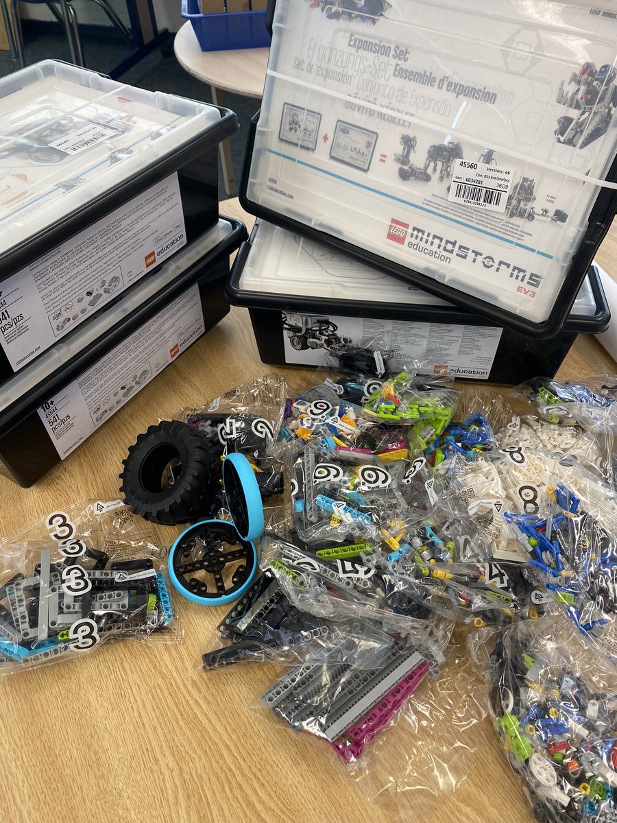 Our <a href="/LEGO_Education/">LEGO Education</a> kits have arrived for the #PeelEML Robotics Innovators series! Beyond excited for our <a href="/sherwoodmillsps/">Sherwood Mills</a> team! #Peel21st #MakerEd #STEAM <a href="/PeelEML/">PeelEML</a> <a href="/MrSchuermann/">Mister Schuermann 🦋</a> <a href="/EmilyGeber/">Emily Geber</a> <a href="/PeelSchools/">Peel District School Board</a> 📦