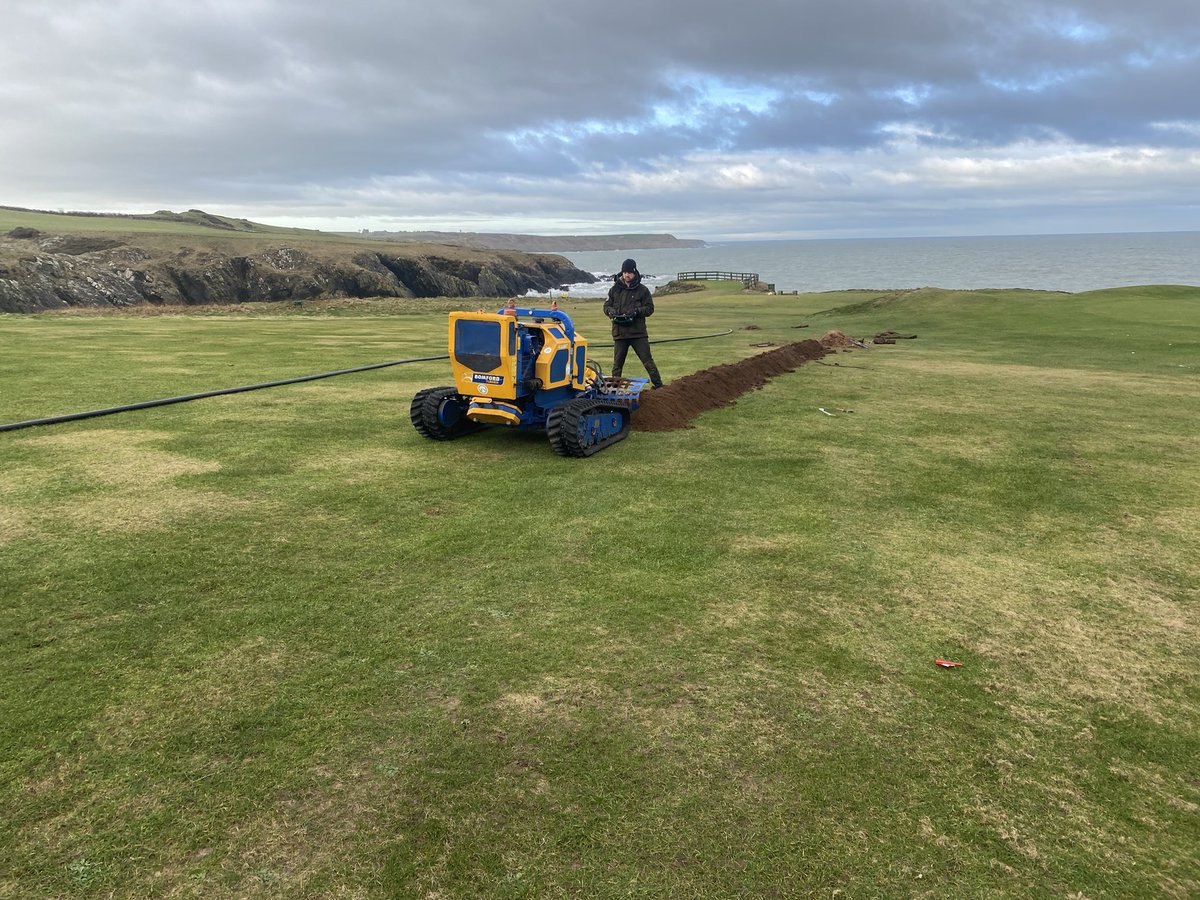 360GroundCare's tweet photo. It was very windy…… but that isn’t going to stop us trenching out about 500 metres ready for new irrigation pipe work. Always enjoyable and educational working alongside Andy of Greenaces irrigation. @NefynGolfClub @BomfordTurner @DafEvz https://t.co/23Durx7AlD