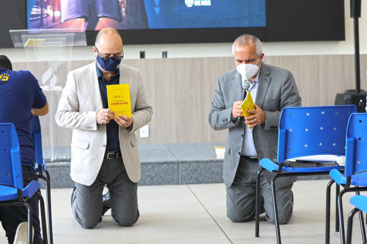 ATRAVÉS DE NÓS

Pastores adventistas da região sudoeste do estado de São Paulo se reúnem em Concílio, para o alinhamento da Missão, "Através de Nós". Os lugares podem ser diferentes, mas a missão é a mesma, anunciar Jesus e Sua breve volta a esta terra. Juntos em oração.