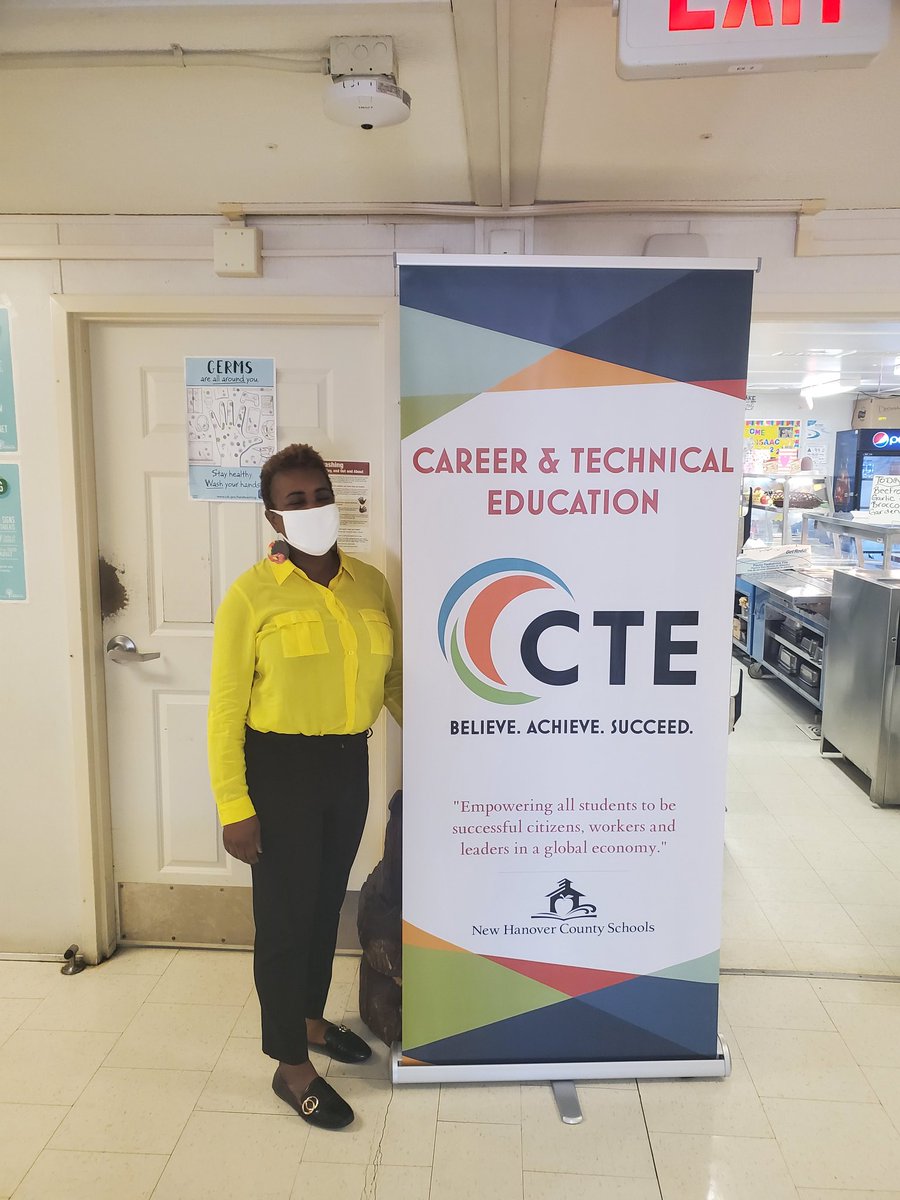 ibeccte's tweet photo. CTE Spirit Week! Today's theme, "Your Future is Bright." Here at IBEC our FUTURE is BRIGHT! @IsaacBearECHS @IamRochelleW  @nhcsCTE https://t.co/PZ0BSxdfL1