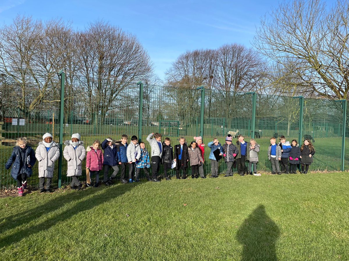 EPA_Y1_Y2's tweet photo. We had an amazing time at East park! We spotted different things in a park and compared the old pictures to now! #EPAHistory @DeltaEstcourt https://t.co/MCGCF1JH1D
