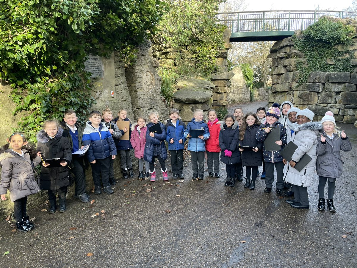 EPA_Y1_Y2's tweet photo. We had an amazing time at East park! We spotted different things in a park and compared the old pictures to now! #EPAHistory @DeltaEstcourt https://t.co/MCGCF1JH1D