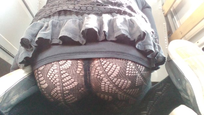 At my vanilla job like 🍑🖤💀 https://t.co/th1FGpBsk1