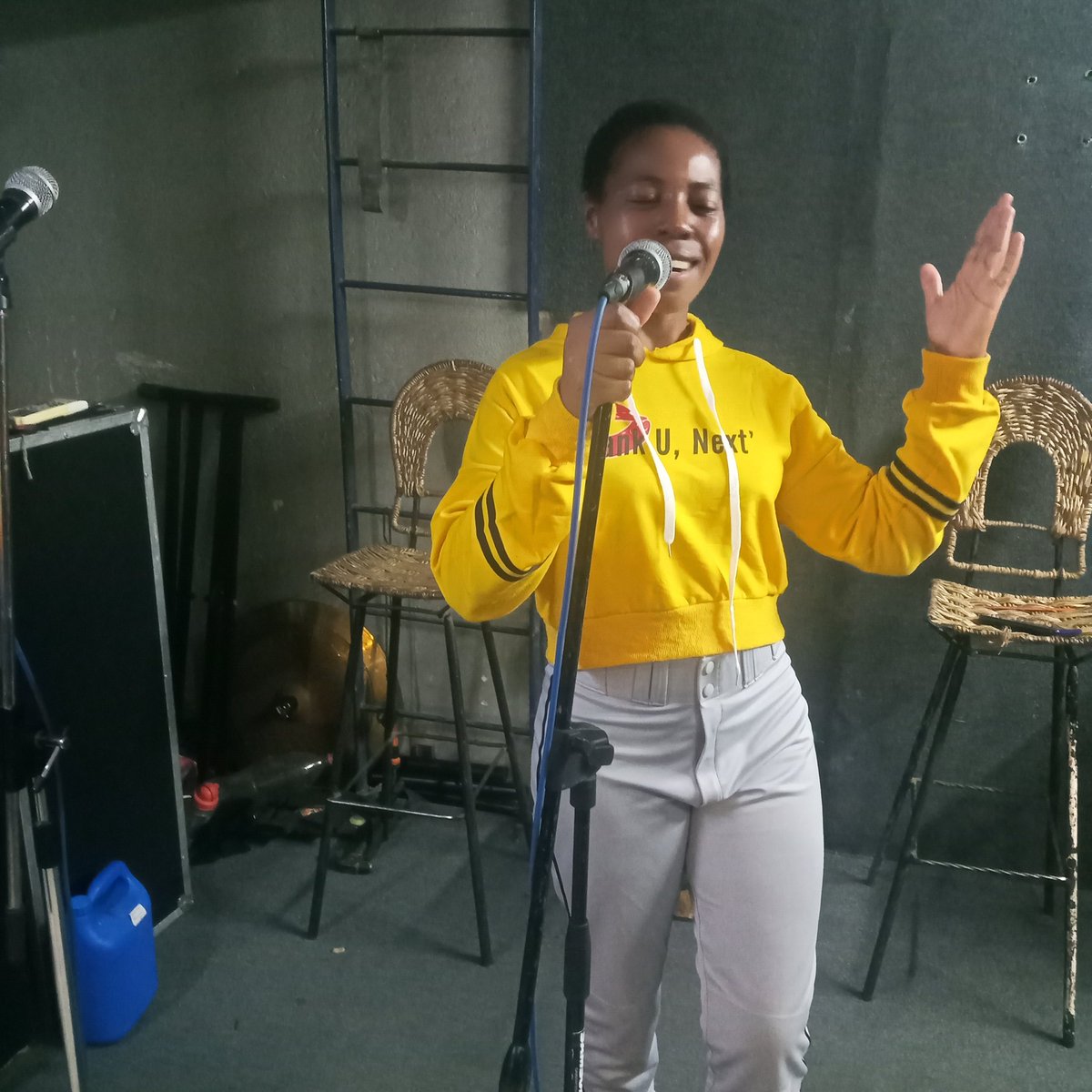 MajorieMadzara2's tweet photo. I love singing. @stimybee artists are groomed. https://t.co/kZLaFvLX8B