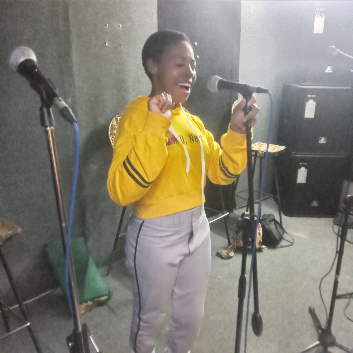 MajorieMadzara2's tweet photo. I love singing. @stimybee artists are groomed. https://t.co/kZLaFvLX8B