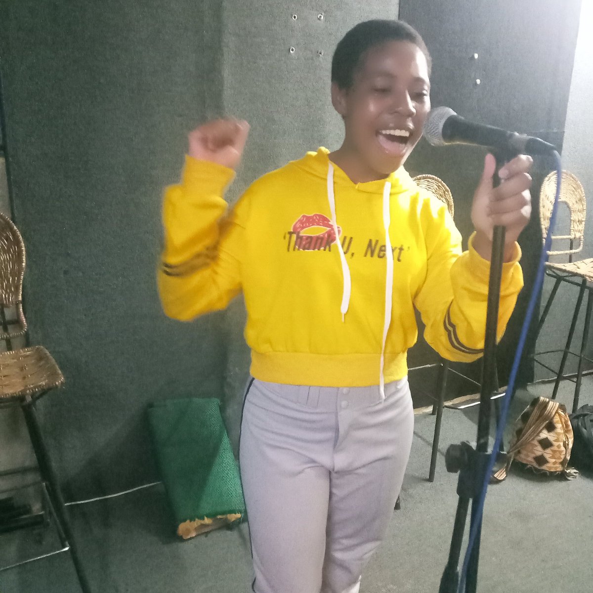 MajorieMadzara2's tweet photo. I love singing. @stimybee artists are groomed. https://t.co/kZLaFvLX8B