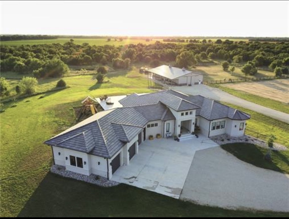 RealNiceHomes's tweet image. Dream Ranch Life with 3-year old Dream Home &amp;amp; Luxury Pool &amp;amp; Spa. 

niceguy.reecenichols.com/ListingDetails…