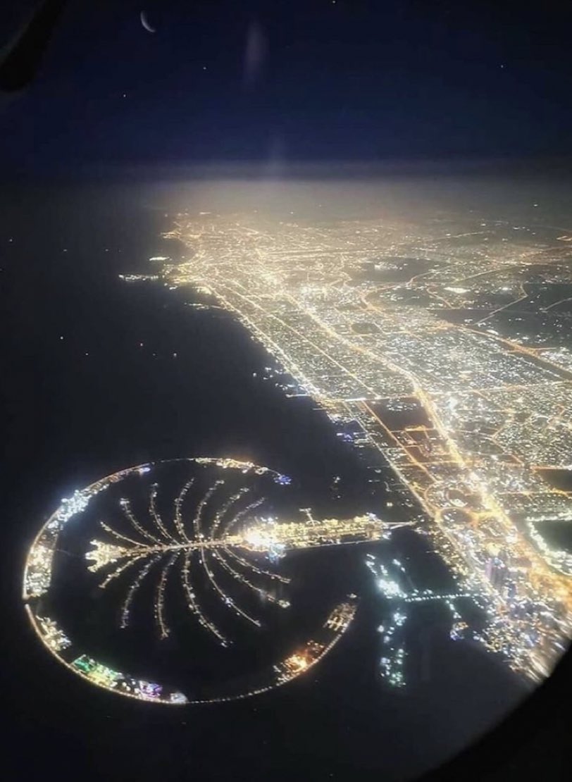 W0rld2026's tweet photo. Dubai by night https://t.co/6KAjCOagJv
