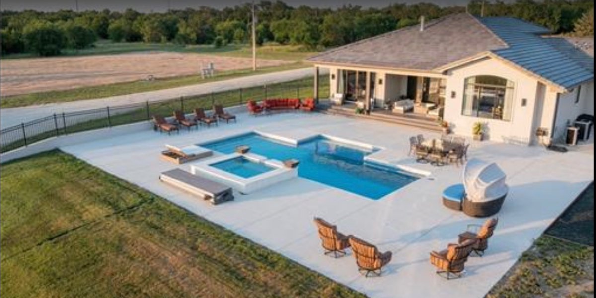RealNiceHomes's tweet image. Dream Ranch Life with 3-year old Dream Home &amp;amp; Luxury Pool &amp;amp; Spa. 

niceguy.reecenichols.com/ListingDetails…