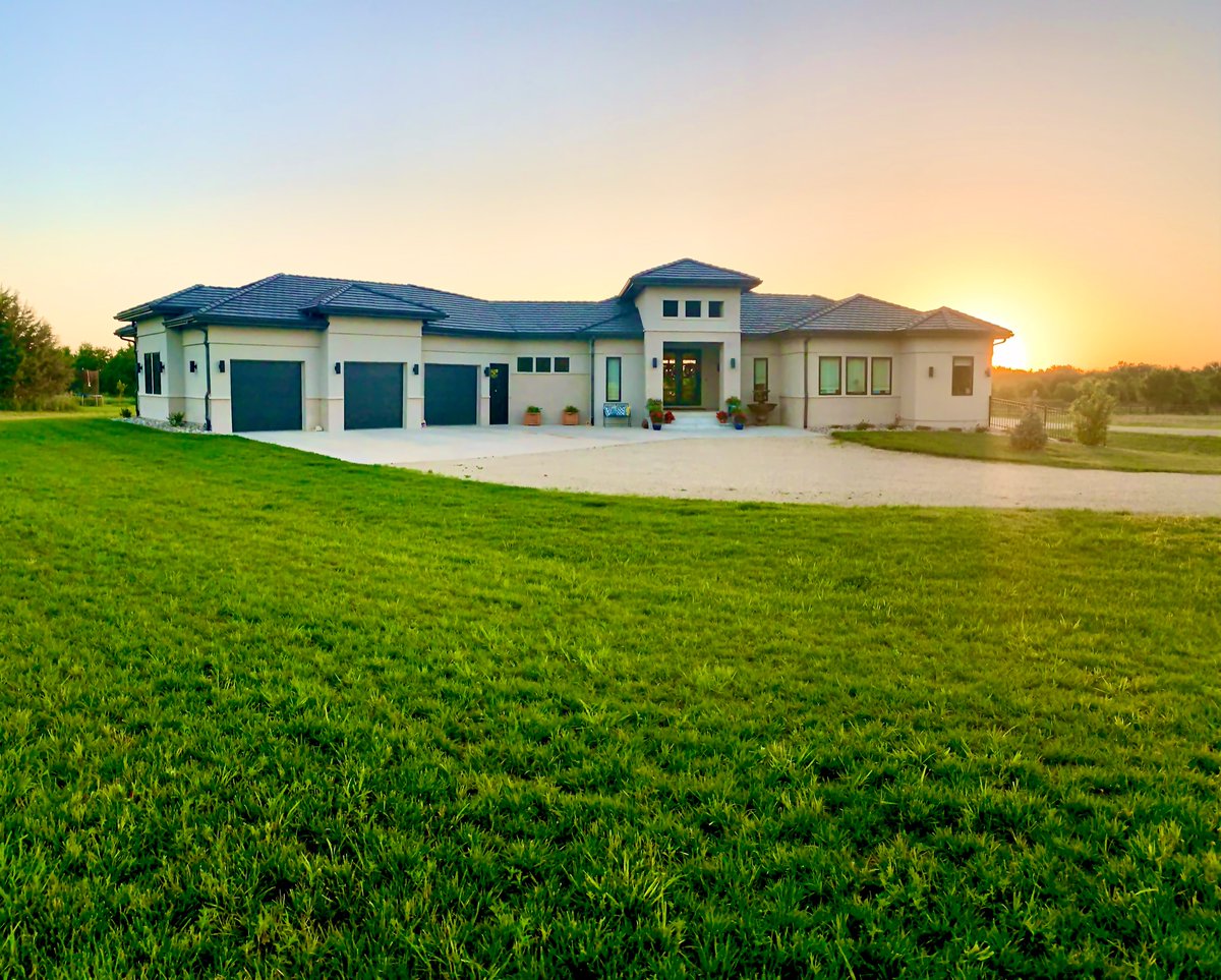 RealNiceHomes's tweet image. Dream Ranch Life with 3-year old Dream Home &amp;amp; Luxury Pool &amp;amp; Spa. 

niceguy.reecenichols.com/ListingDetails…