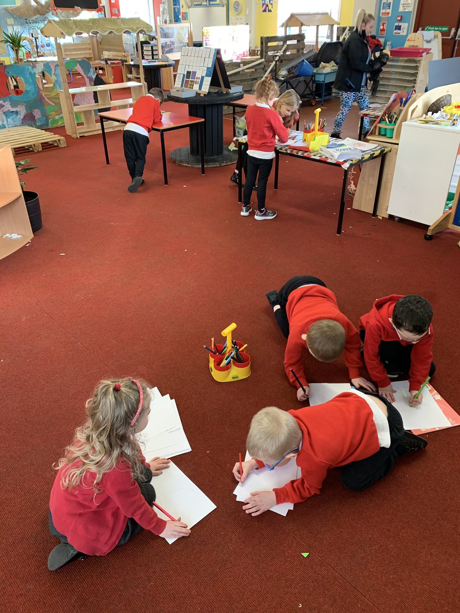 We kicked off Expedition 5 today with an exciting delivery 👀🥚 P1 thought it would be a good idea to have a station where they drew what they thought was inside the egg! #WhatsUnderOurFeet #AimHigh #ShineBright #BeProud @MissSarahLaw <a href="/MissTait21/">Miss Tait</a> <a href="/MrsRose67097001/">Mrs Rose</a> <a href="/MissBain_EYP/">𝘏𝘦𝘢𝘵𝘩𝘦𝘳 𝘉𝘢𝘪𝘯</a>