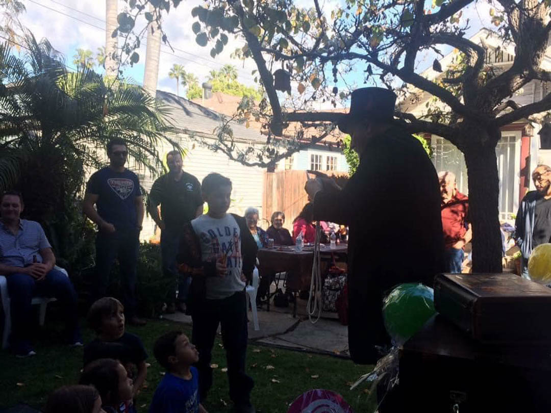 DerryMagic's tweet photo. It can be hard knowing who you can really put your trust in. At Joseph Derry's Theater of Magic, we aim to change that with my superior services. Call me today to learn more at (562) 280-2673! #ChildrensMagicShows #KidsMagician #CorporateEventsMagician https://t.co/AHY5NSArTo https://t.co/7w6B9iFLT5