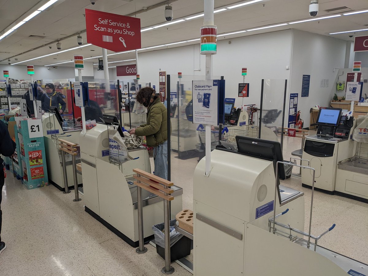 thomashfox96's tweet photo. @Tesco there are 8 self check out tills are I have never seen more than 5 open despite long queues of people waiting, why? https://t.co/MCWzJPIp63