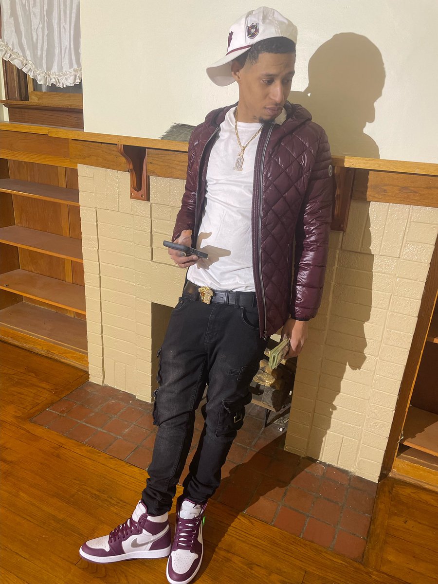 She tell me All yu ever want is head imma SnapBack 🤣