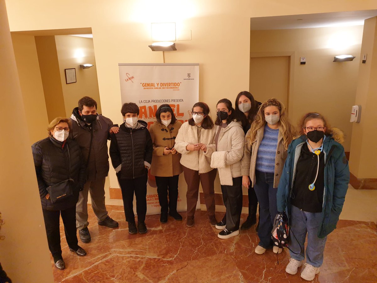 asoc_pitote's tweet photo. Este fin de semana hemos ido a ver la obra de teatro Hansel y Gretel de la @lacojaproducciones 
¡Fue una obra increíble! Nos reímos, cantamos, bailamos y disfrutamos durante la actuación. También, nos sentimos muy orgullosos de la pedazo de actriz y voluntaria @irenesalas_20 👏😍 https://t.co/K2RbPZTiO8