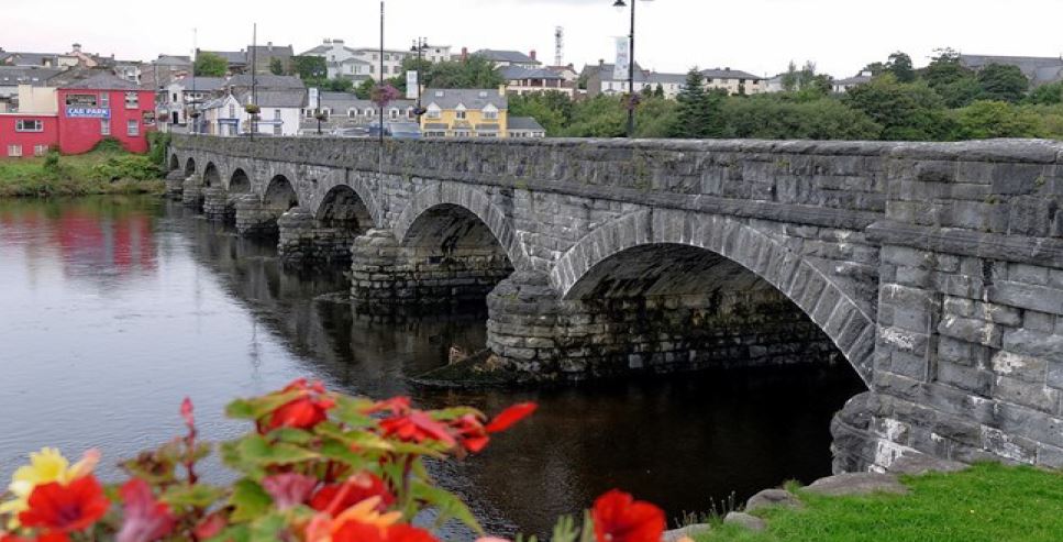 Today €50K was awarded to the Killorglin Laune Bridge Lighting Project. Many thanks to <a href="/BGriffinTD/">Brendan Griffin</a> for all his support. To <a href="/peterburkefg/">Peter Burke</a> for making the funds available and to <a href="/countykerry/">Kerry County Council - Comhairle Contae Chiarraí</a> for submitting the application ⚡️🌉 🍾👏