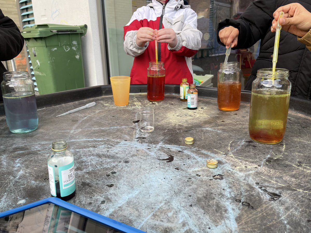 Our morning #steam activists are going well. We have been creating Chinese fireworks in a jar and building the most impressive building we could!  We have also been learning about Chinese New Year and continuing being maths superstars! @lynnyeneka <a href="/STEM_Edin/">STEM Edinburgh</a>