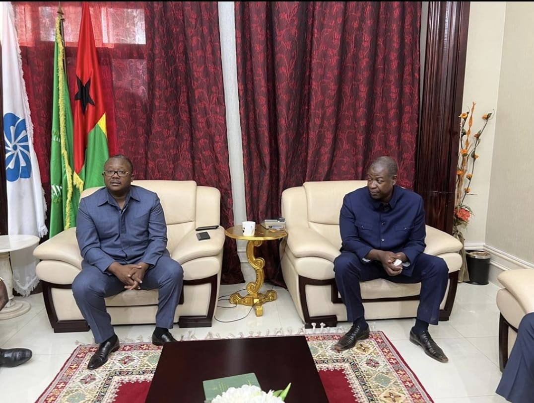MalmoReis's tweet photo. Tout est fini en #GuineaBissau 🇬🇼 le président @USEmbalo est sain et sauf de même que le premier ministre et le staff gouvernemental. Il est prévu une conférence de presse au niveau de palais. #GodBlessGuineaBissau https://t.co/iABLkZ9tYs