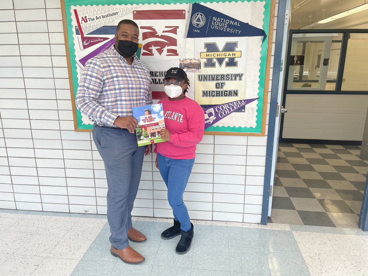 KKCRecruiterJG's tweet photo. I’m having a great time at Dunbar Vocational Career Academy Collective Impact Visit!☺️

These motivated seniors are learning what it takes to be a #KKCDIFFERENCEMAKER 

@KKCEnrollment  @KK_College https://t.co/yLysPDPniE