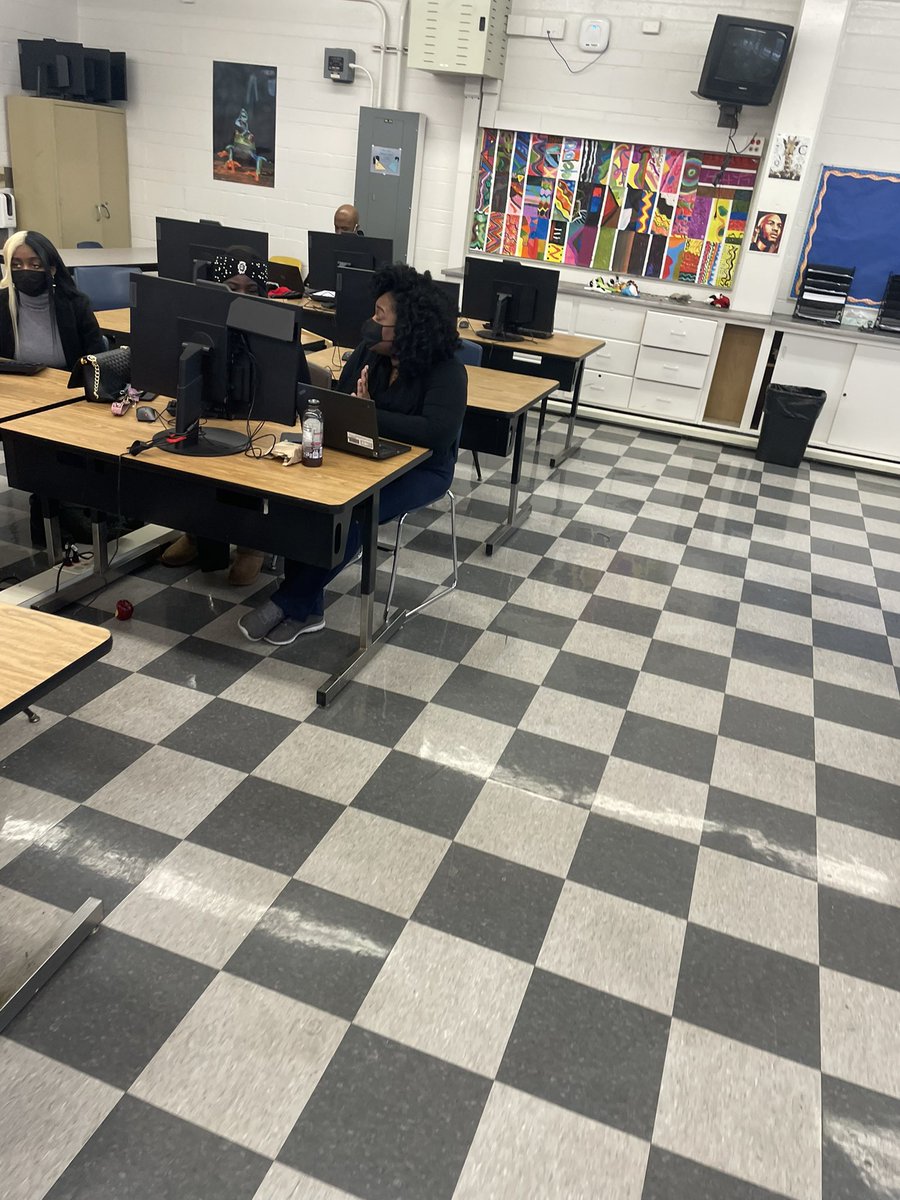 KKCRecruiterJG's tweet photo. I’m having a great time at Dunbar Vocational Career Academy Collective Impact Visit!☺️

These motivated seniors are learning what it takes to be a #KKCDIFFERENCEMAKER 

@KKCEnrollment  @KK_College https://t.co/yLysPDPniE