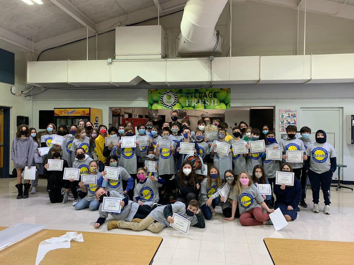 MendhamPolice's tweet photo. Mt. View Middle School 6th Grade LEAD graduation. Congrats to all the students and thanks to SRO Behre and Det. Gobbi. https://t.co/DsiUI5Bzjw