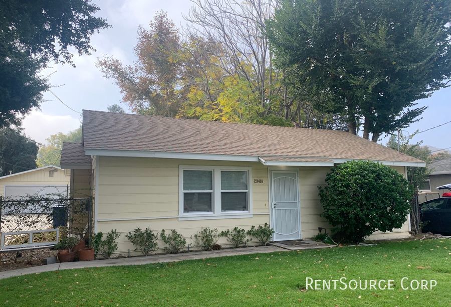 RentSourceSCV's tweet photo. #rentsourcecorp has listed a new property!!

Santa Clarita Valley Rental located just off of Orchard Village Rd and 8th Street in the city of Newhall.

2Beds
1Bath
23418 8th St - Unit A #Newhall #CA 91321

https://t.co/9Kksz7qEKN or Visit https://t.co/7osgxaGMOh TODAY!! https://t.co/P1LhpAM4k1