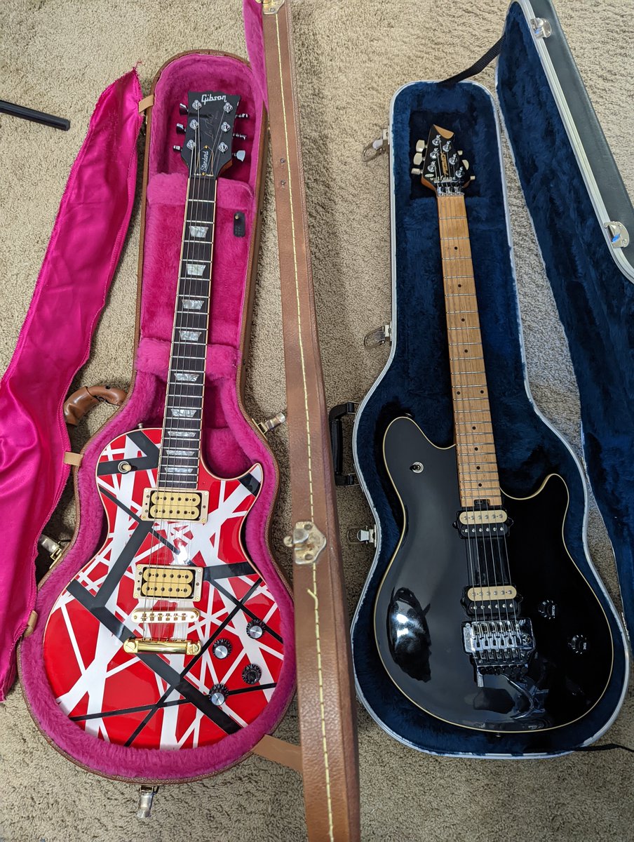 Got a couple of guitars, and getting ready to work on a video for YouTube...
#guitars #guitargear #lespaul #vanhalen #Gibson #Peavey #EVHGuitars #EVH